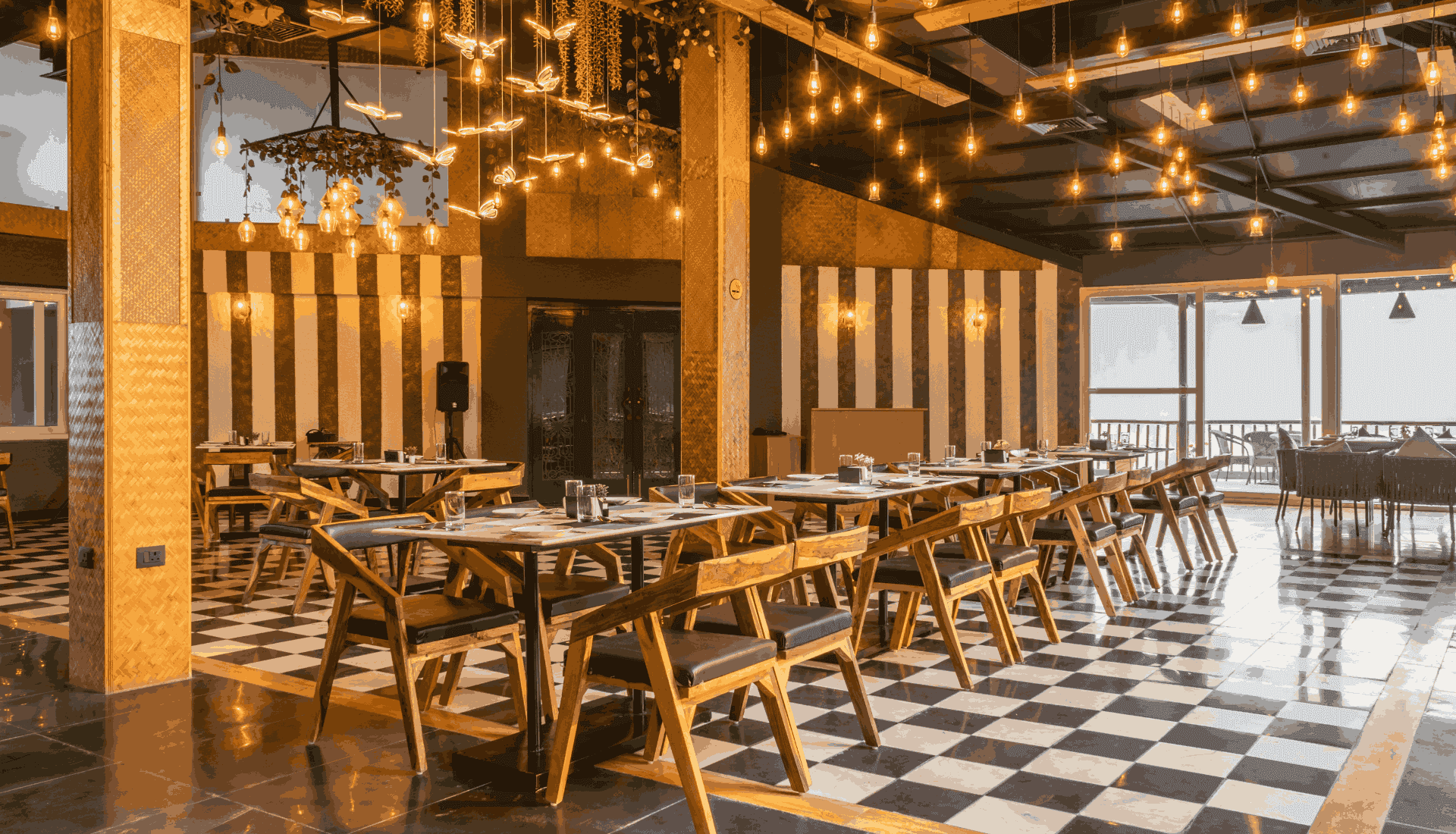 Wings restaurant dining